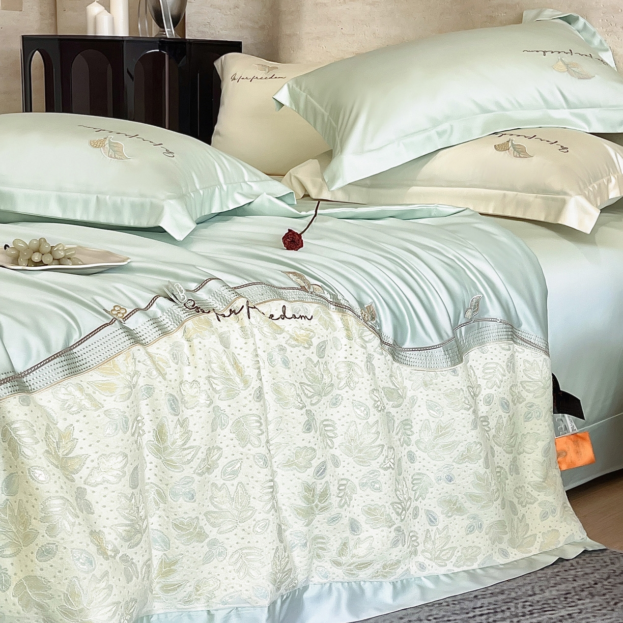 91家纺网 家纺一手货源 找家纺 宅家居 2026新款贝琳娜-燕窝蛋白刺绣A类水喜天丝贴纱绣夏被四件套 浅绿