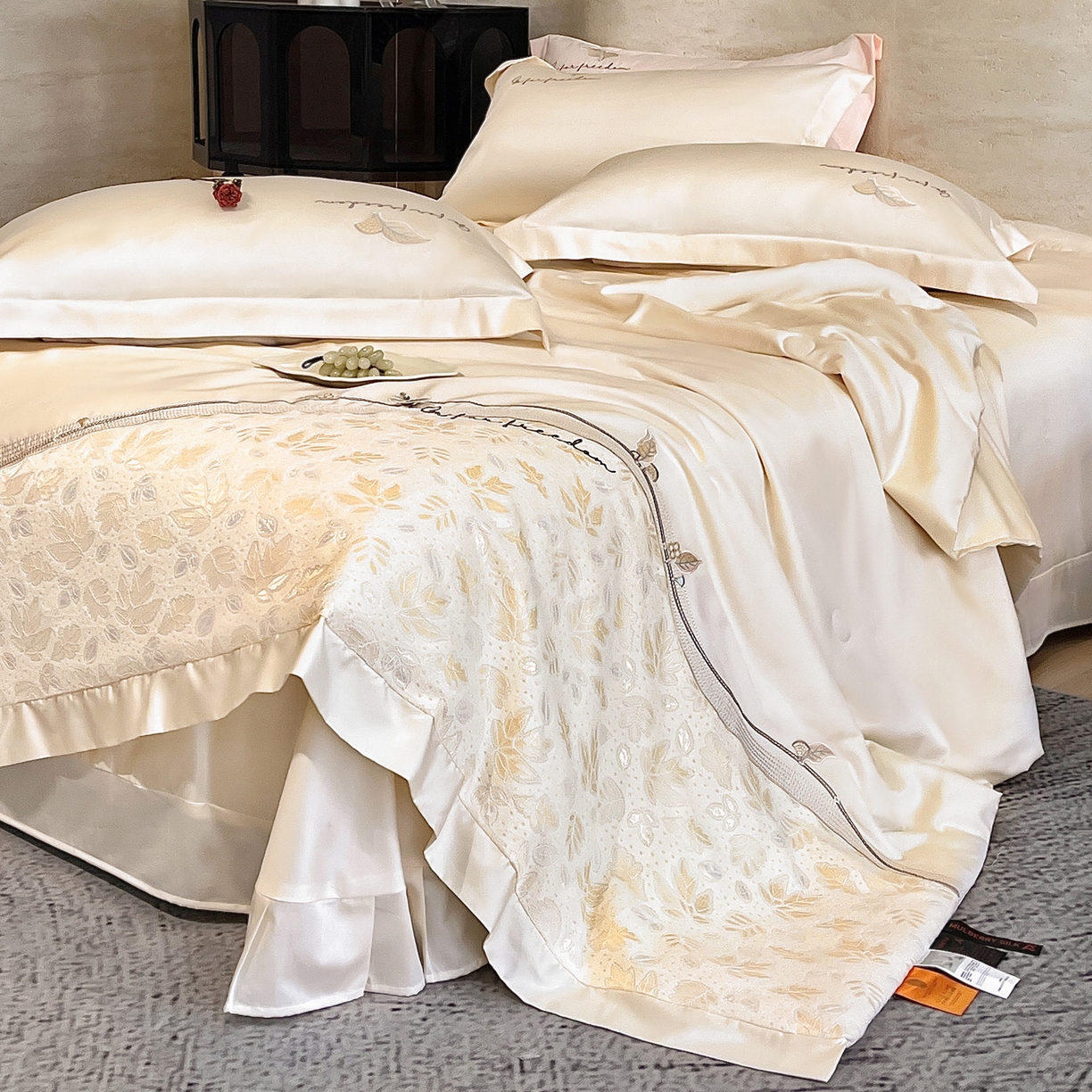 91家纺网 家纺一手货源 找家纺 宅家居 2026新款贝琳娜-燕窝蛋白刺绣A类水喜天丝贴纱绣夏被四件套 香槟