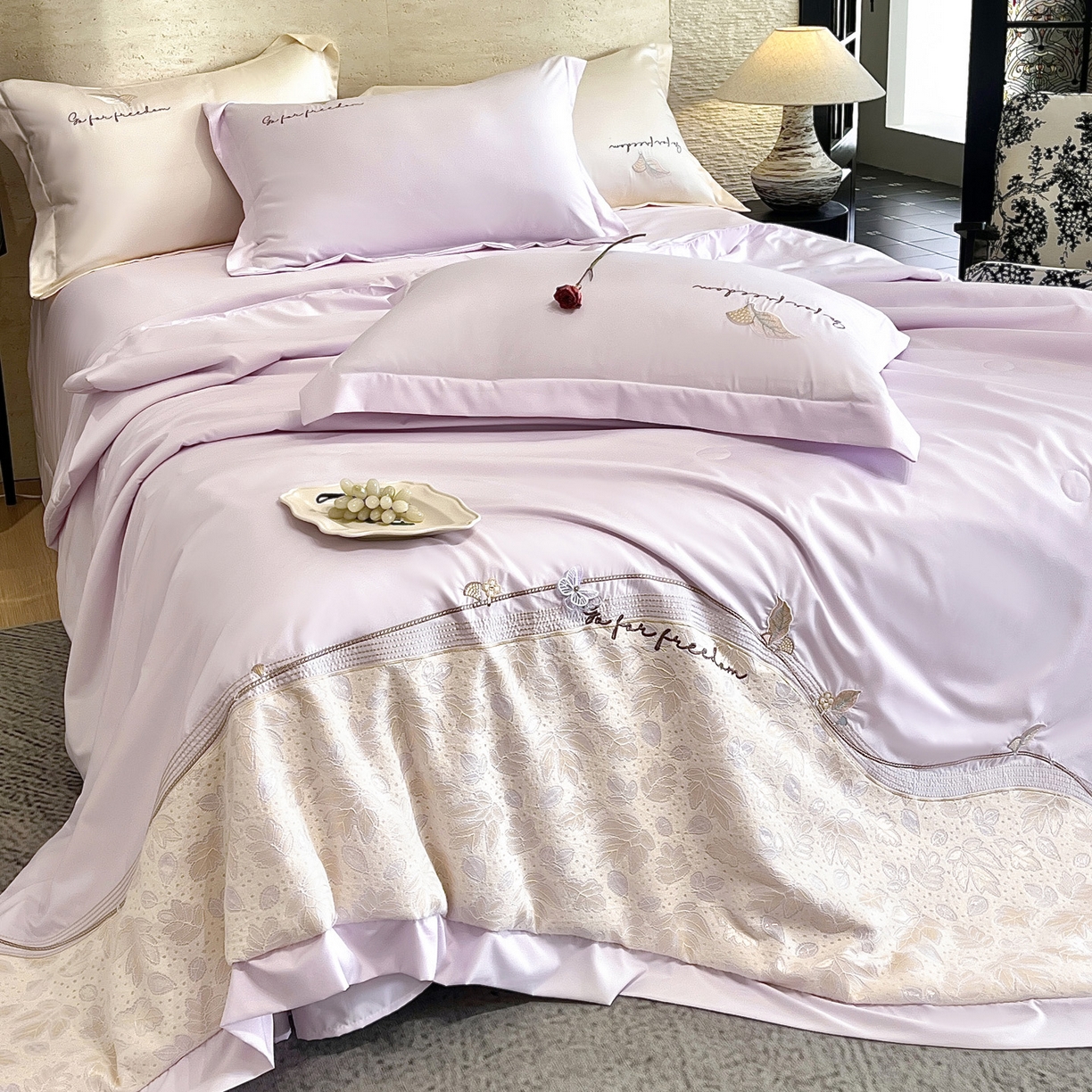 91家纺网 家纺一手货源 找家纺 宅家居 2026新款贝琳娜-燕窝蛋白刺绣A类水喜天丝贴纱绣夏被四件套 紫色