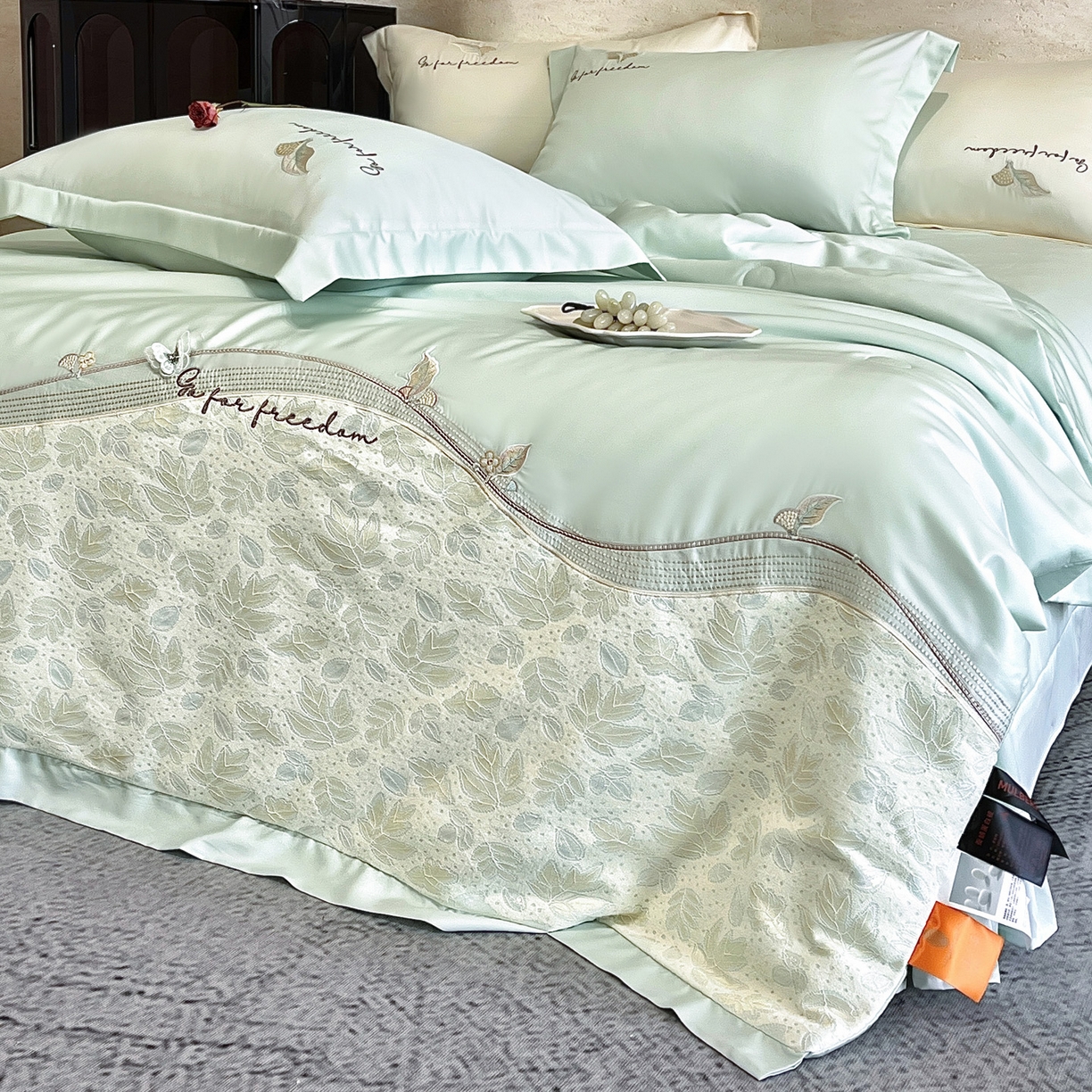 91家纺网 家纺一手货源 找家纺 宅家居 2026新款贝琳娜-燕窝蛋白刺绣A类水喜天丝贴纱绣夏被四件套 浅绿