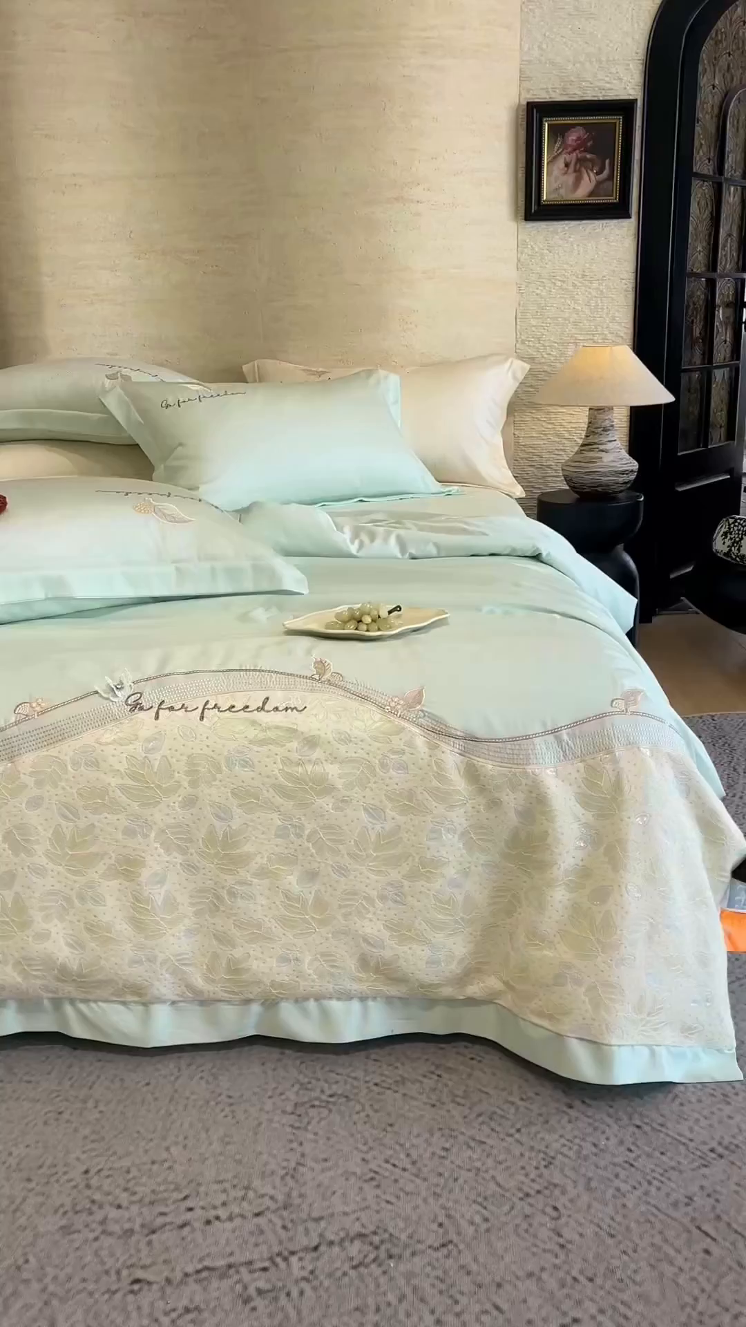 91家纺网 家纺一手货源 找家纺 宅家居 2026新款贝琳娜-燕窝蛋白刺绣A类水喜天丝贴纱绣夏被四件套 浅绿