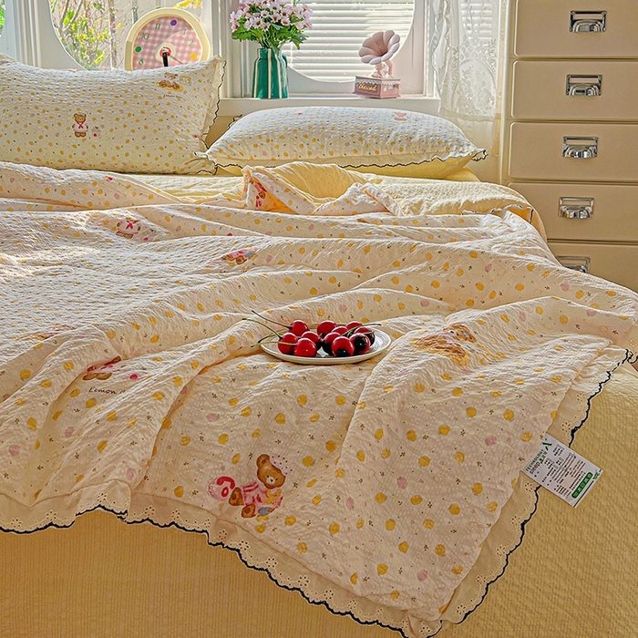 91家纺网 家纺一手货源 找家纺 仟网汇 2026新款法式花边泡芙纱夏被四件套 熊贝贝