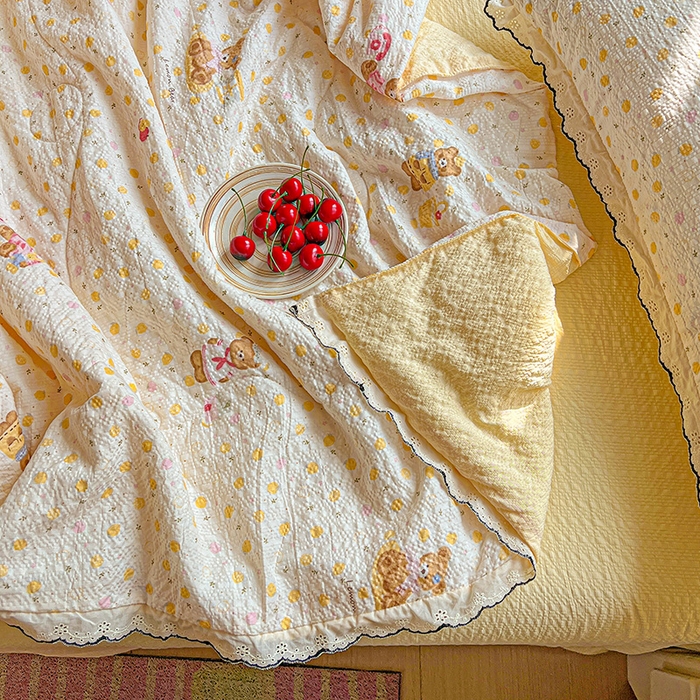 91家纺网 家纺一手货源 找家纺 仟网汇 2026新款法式花边泡芙纱夏被四件套 熊贝贝