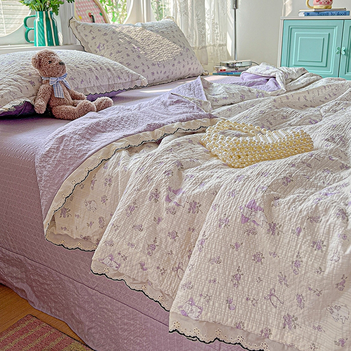 91家纺网 家纺一手货源 找家纺 仟网汇 2026新款法式花边泡芙纱夏被四件套 紫花兔兔