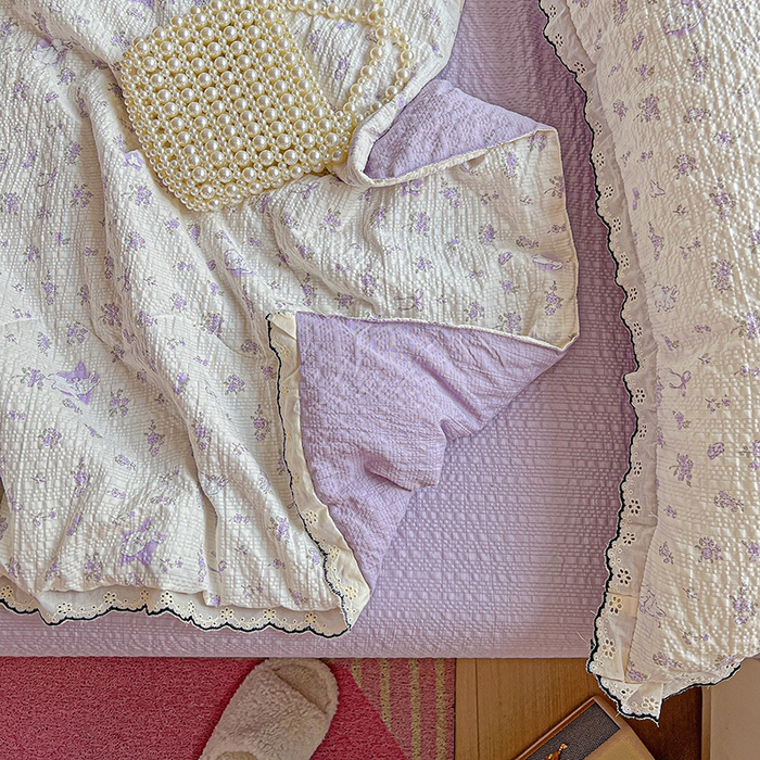91家纺网 家纺一手货源 找家纺 仟网汇 2026新款法式花边泡芙纱夏被四件套 紫花兔兔