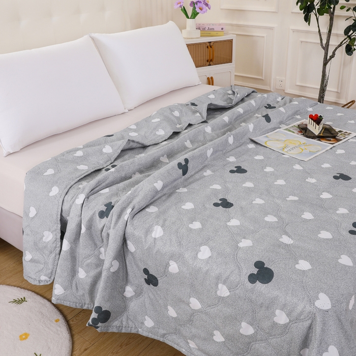 91家纺网 家纺一手货源 找家纺 太阳树家纺 2026新款钻石绒亲肤夏凉被夏被空调被 爱心-灰色