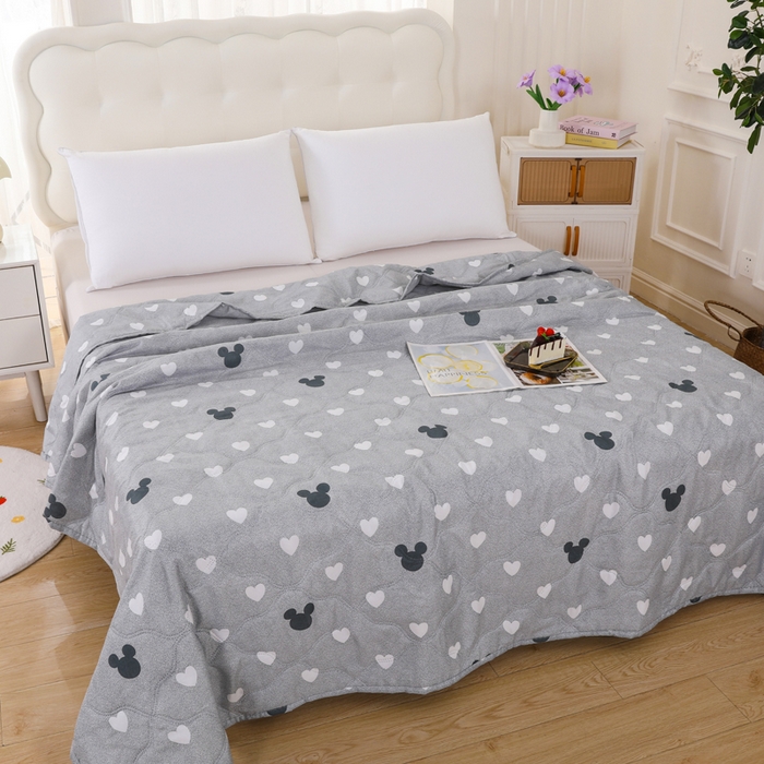 91家纺网 家纺一手货源 找家纺 太阳树家纺 2026新款钻石绒亲肤夏凉被夏被空调被 爱心-灰色