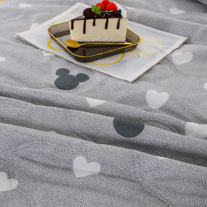 91家纺网 家纺一手货源 找家纺 太阳树家纺 2026新款钻石绒亲肤夏凉被夏被空调被 爱心-灰色