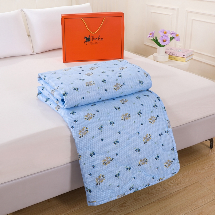 91家纺网 家纺一手货源 找家纺 太阳树家纺 2026新款钻石绒亲肤夏凉被夏被空调被 花涧艺-蓝