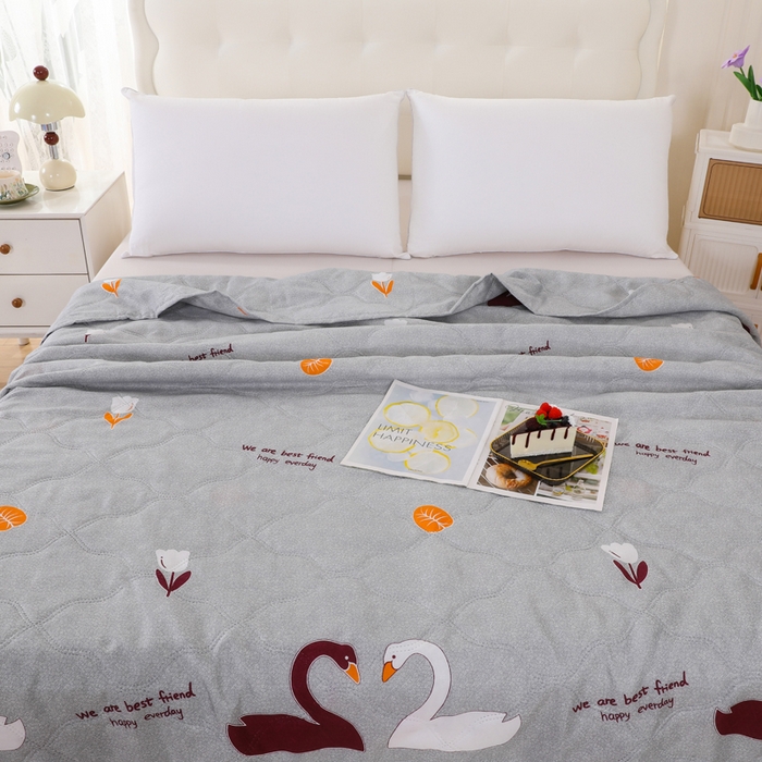 91家纺网 家纺一手货源 找家纺 太阳树家纺 2026新款钻石绒亲肤夏凉被夏被空调被 天鹅恋-灰