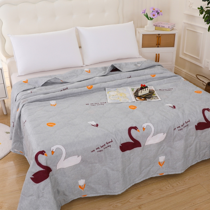 91家纺网 家纺一手货源 找家纺 太阳树家纺 2026新款钻石绒亲肤夏凉被夏被空调被 天鹅恋-灰