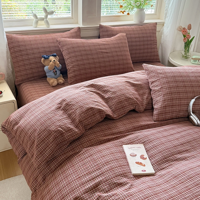 91家纺网 家纺一手货源 找家纺 鑫田家纺 2026新款全棉水洗棉四件套纯棉格子学生宿舍床单三件套床笠套件 沉香-红棕