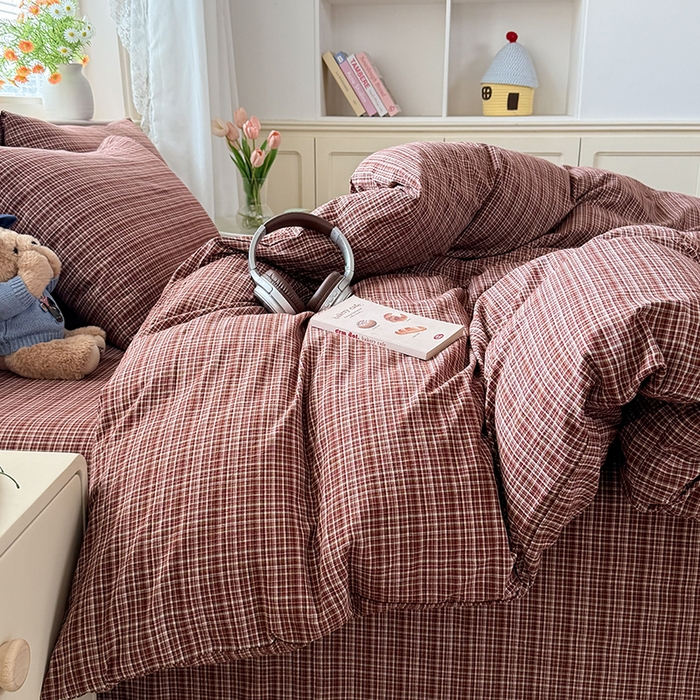 91家纺网 家纺一手货源 找家纺 鑫田家纺 2026新款全棉水洗棉四件套纯棉格子学生宿舍床单三件套床笠套件 沉香-红棕