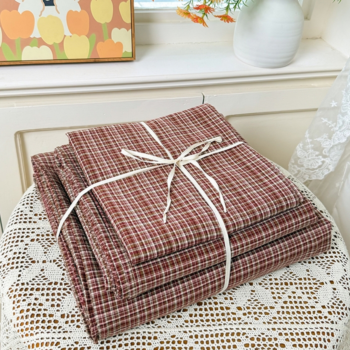 91家纺网 家纺一手货源 找家纺 鑫田家纺 2026新款全棉水洗棉四件套纯棉格子学生宿舍床单三件套床笠套件 沉香-红棕