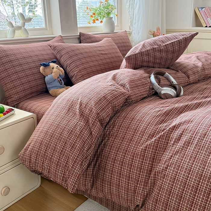 91家纺网 家纺一手货源 找家纺 鑫田家纺 2026新款全棉水洗棉四件套纯棉格子学生宿舍床单三件套床笠套件 沉香-红棕