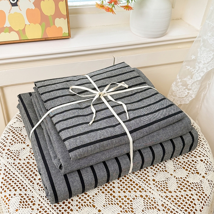 91家纺网 家纺一手货源 找家纺 鑫田家纺 2026新款全棉水洗棉四件套纯棉格子学生宿舍床单三件套床笠套件 灰川条纹