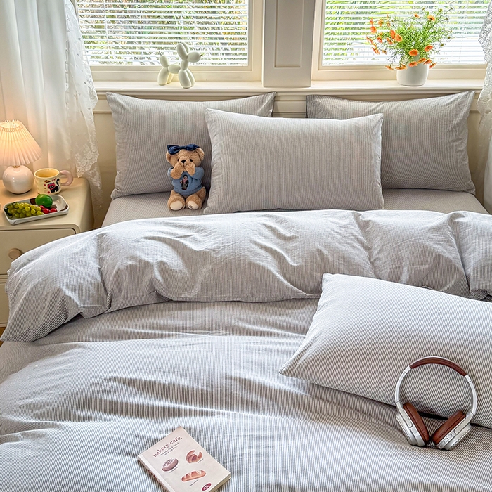 91家纺网 家纺一手货源 找家纺 鑫田家纺 2026新款全棉水洗棉四件套纯棉格子学生宿舍床单三件套床笠套件 细灰条纹