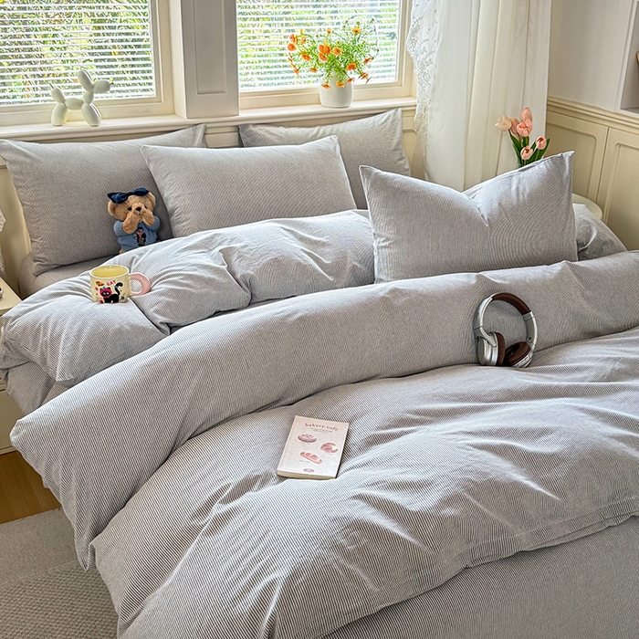 91家纺网 家纺一手货源 找家纺 鑫田家纺 2026新款全棉水洗棉四件套纯棉格子学生宿舍床单三件套床笠套件 细灰条纹