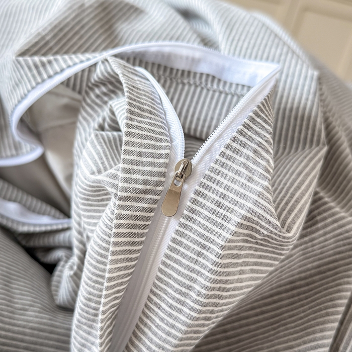 91家纺网 家纺一手货源 找家纺 鑫田家纺 2026新款全棉水洗棉四件套纯棉格子学生宿舍床单三件套床笠套件 细灰条纹