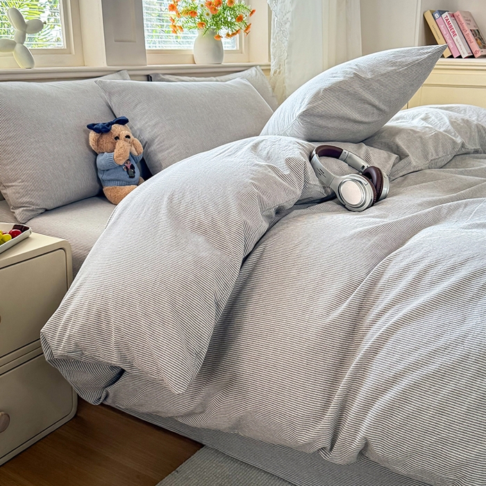 91家纺网 家纺一手货源 找家纺 鑫田家纺 2026新款全棉水洗棉四件套纯棉格子学生宿舍床单三件套床笠套件 细灰条纹