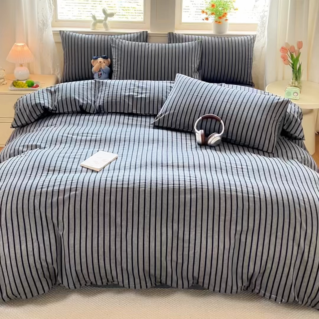 91家纺网 家纺一手货源 找家纺 鑫田家纺 2026新款全棉水洗棉四件套纯棉格子学生宿舍床单三件套床笠套件 灰川条纹