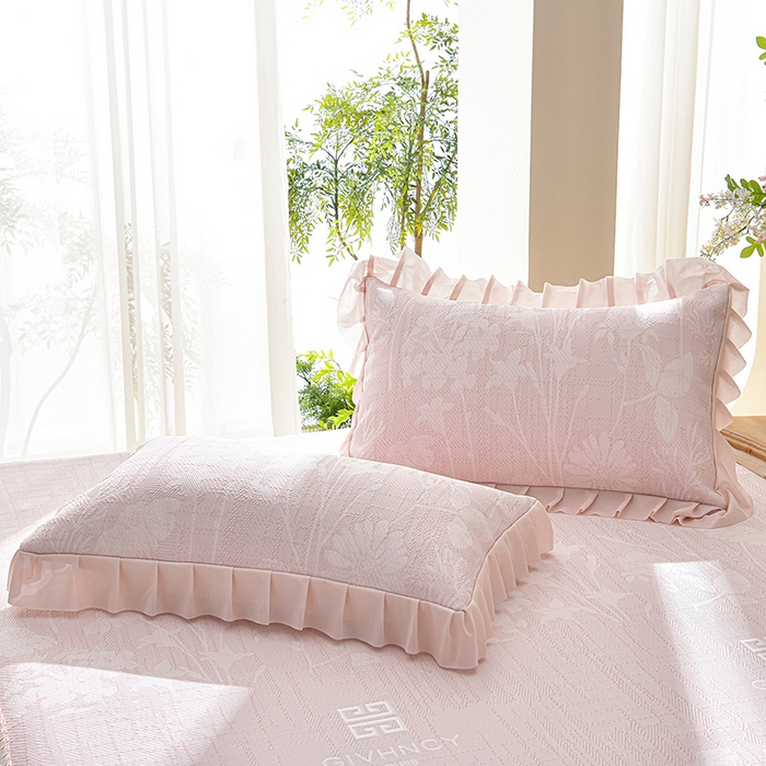 91家纺网 家纺一手货源 找家纺 绘萱家居 2026新款PE提花冰凉豆豆床裙款凉席席子凉席 春语佳人-粉