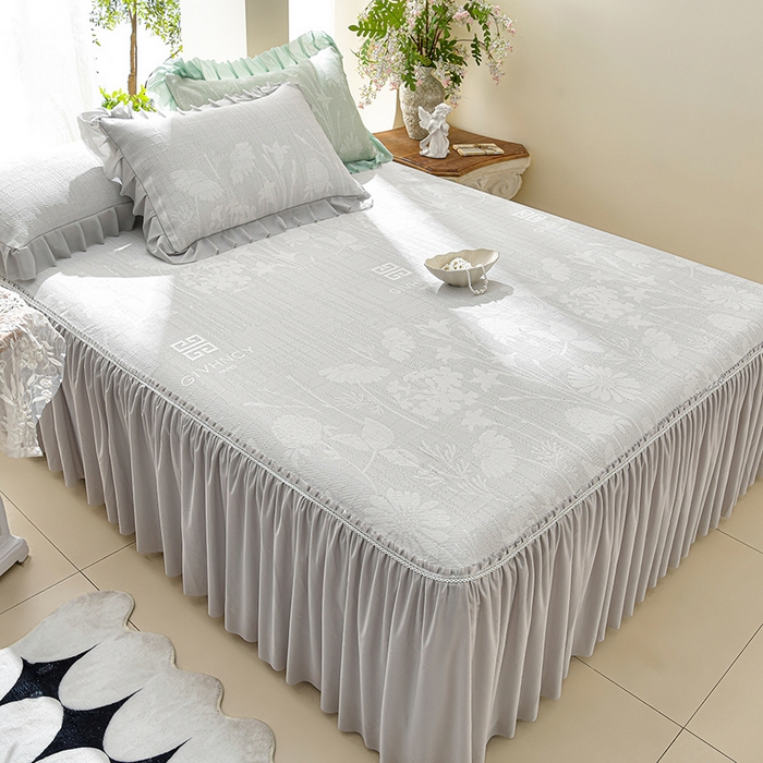 91家纺网 家纺一手货源 找家纺 绘萱家居 2026新款PE提花冰凉豆豆床裙款凉席席子凉席 春语佳人-灰