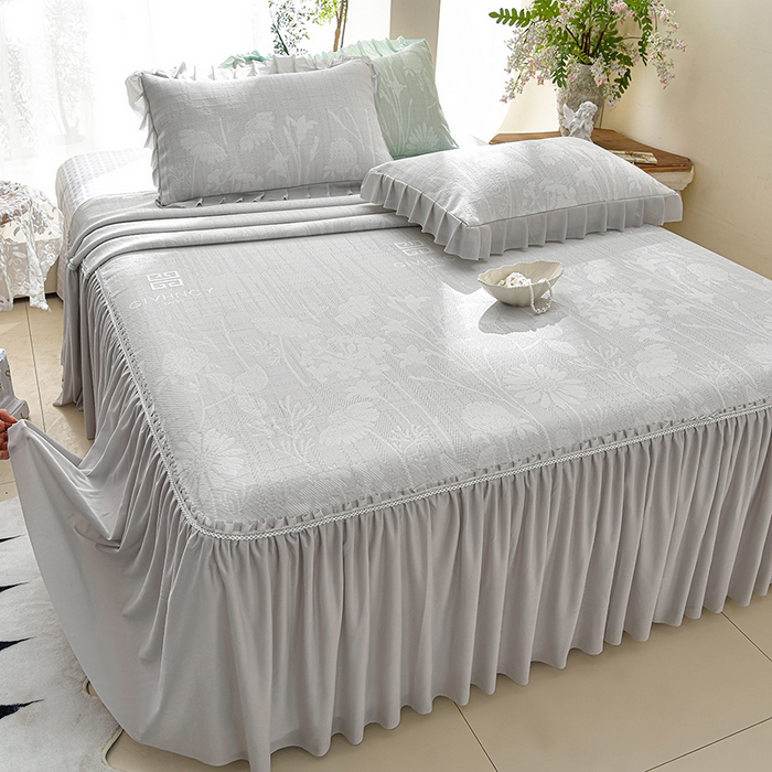 91家纺网 家纺一手货源 找家纺 绘萱家居 2026新款PE提花冰凉豆豆床裙款凉席席子凉席 春语佳人-灰