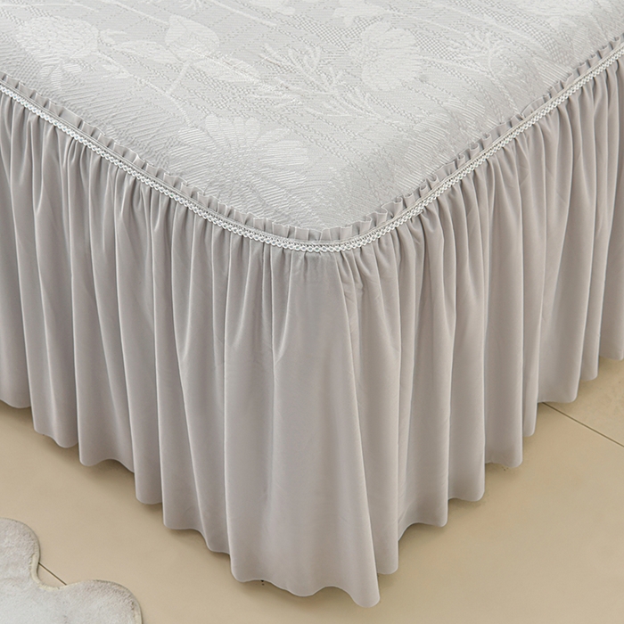 91家纺网 家纺一手货源 找家纺 绘萱家居 2026新款PE提花冰凉豆豆床裙款凉席席子凉席 春语佳人-灰