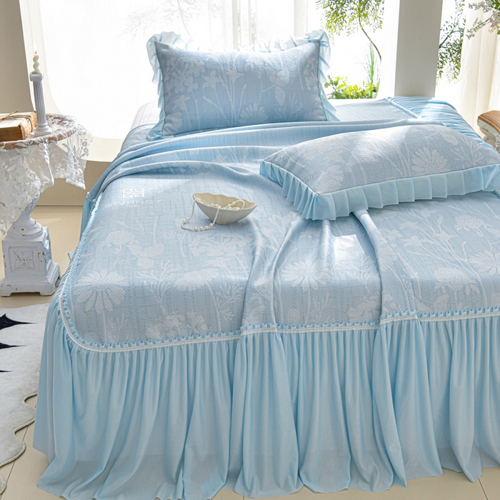 91家纺网 家纺一手货源 找家纺 绘萱家居 2026新款PE提花冰凉豆豆床裙款凉席席子凉席 春语佳人-蓝