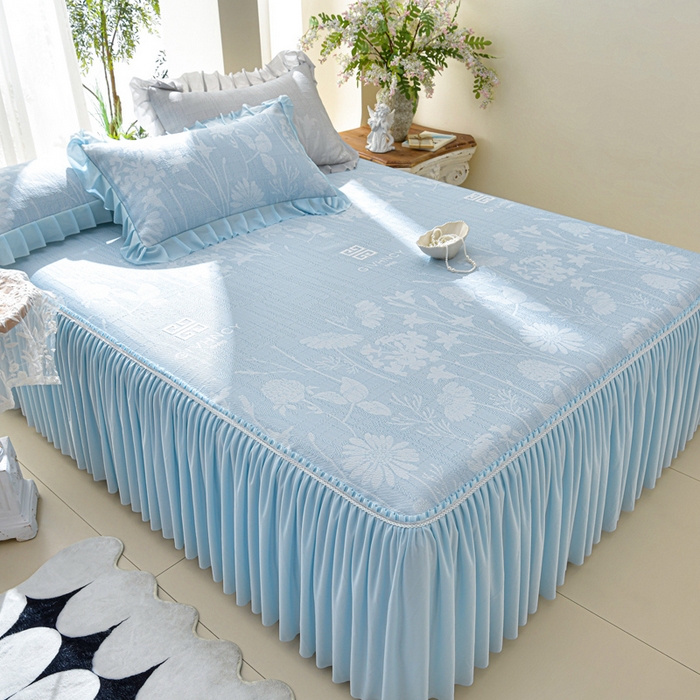 91家纺网 家纺一手货源 找家纺 绘萱家居 2026新款PE提花冰凉豆豆床裙款凉席席子凉席 春语佳人-蓝