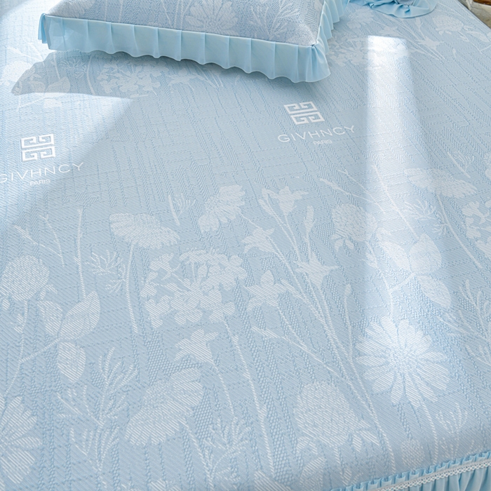 91家纺网 家纺一手货源 找家纺 绘萱家居 2026新款PE提花冰凉豆豆床裙款凉席席子凉席 春语佳人-蓝