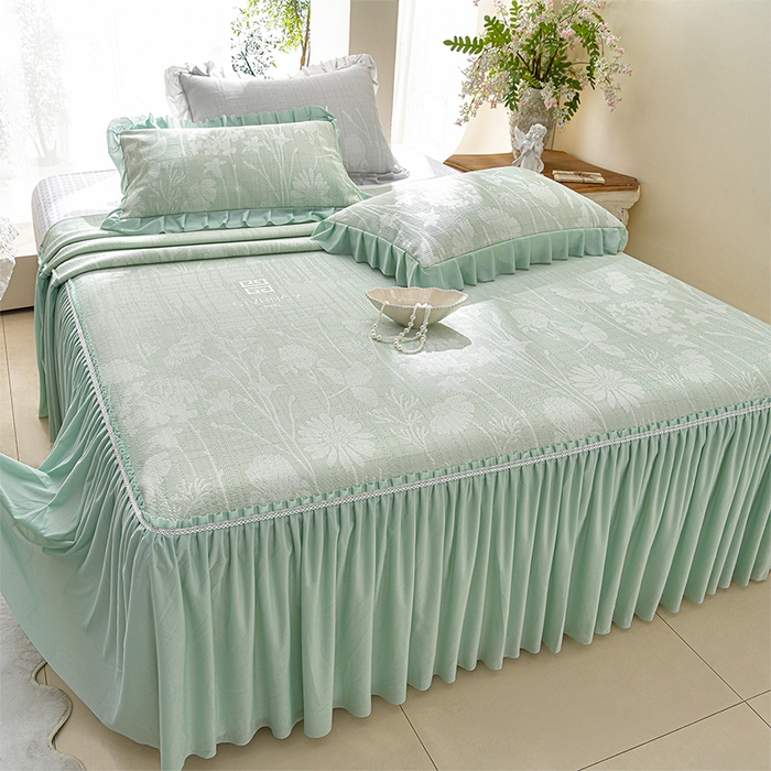 91家纺网 家纺一手货源 找家纺 绘萱家居 2026新款PE提花冰凉豆豆床裙款凉席席子凉席 春语佳人-绿