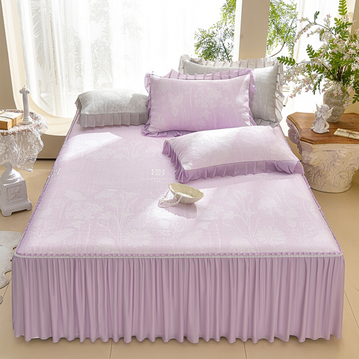 91家纺网 家纺一手货源 找家纺 绘萱家居 2026新款PE提花冰凉豆豆床裙款凉席席子凉席 春语佳人-紫