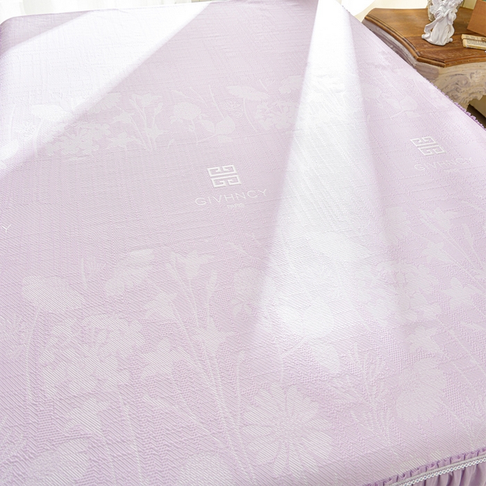 91家纺网 家纺一手货源 找家纺 绘萱家居 2026新款PE提花冰凉豆豆床裙款凉席席子凉席 春语佳人-紫