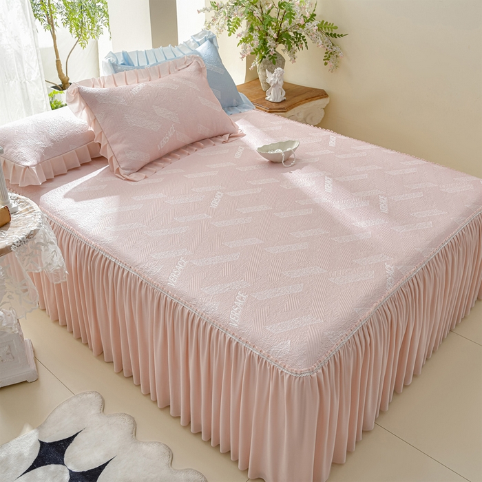 91家纺网 家纺一手货源 找家纺 绘萱家居 2026新款PE提花冰凉豆豆床裙款凉席席子凉席 帝塞纳-粉