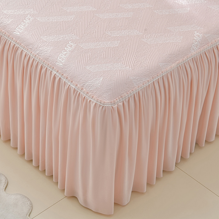 91家纺网 家纺一手货源 找家纺 绘萱家居 2026新款PE提花冰凉豆豆床裙款凉席席子凉席 帝塞纳-粉