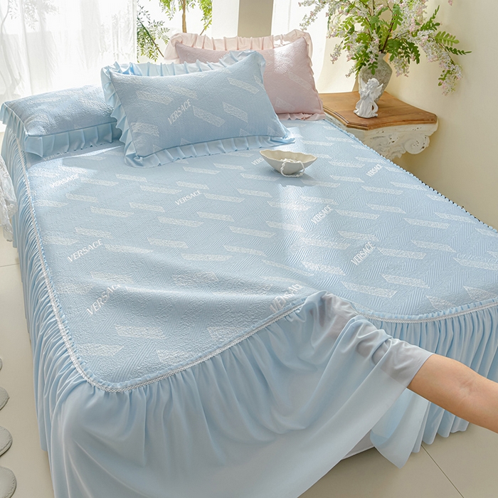 91家纺网 家纺一手货源 找家纺 绘萱家居 2026新款PE提花冰凉豆豆床裙款凉席席子凉席 帝塞纳-蓝