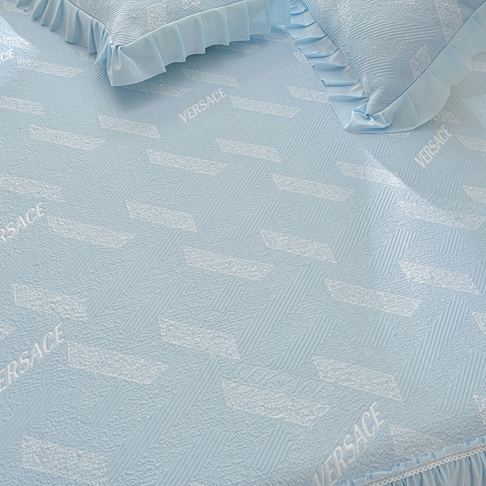 91家纺网 家纺一手货源 找家纺 绘萱家居 2026新款PE提花冰凉豆豆床裙款凉席席子凉席 帝塞纳-蓝