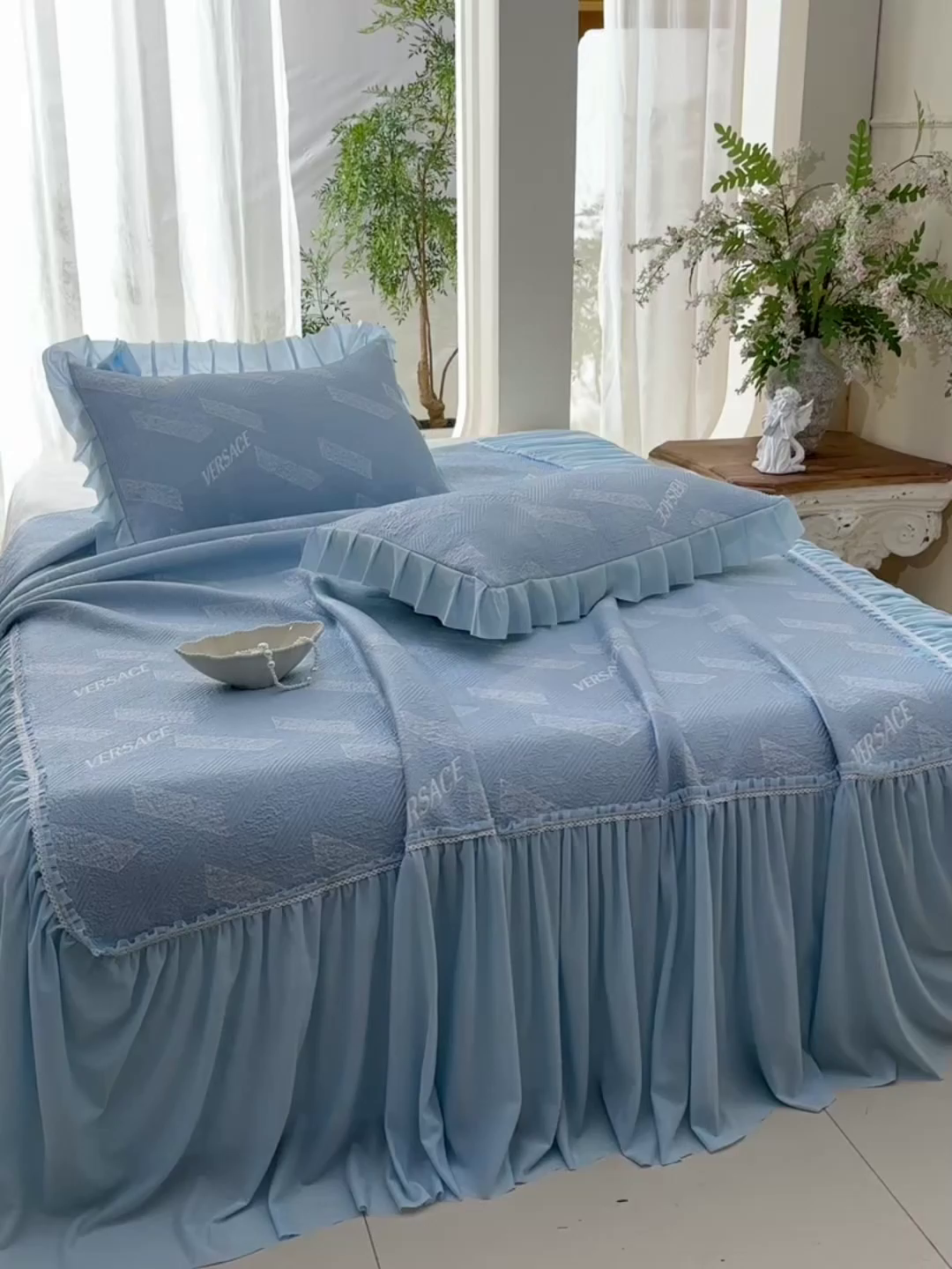 91家纺网 家纺一手货源 找家纺 绘萱家居 2026新款PE提花冰凉豆豆床裙款凉席席子凉席 帝塞纳-蓝