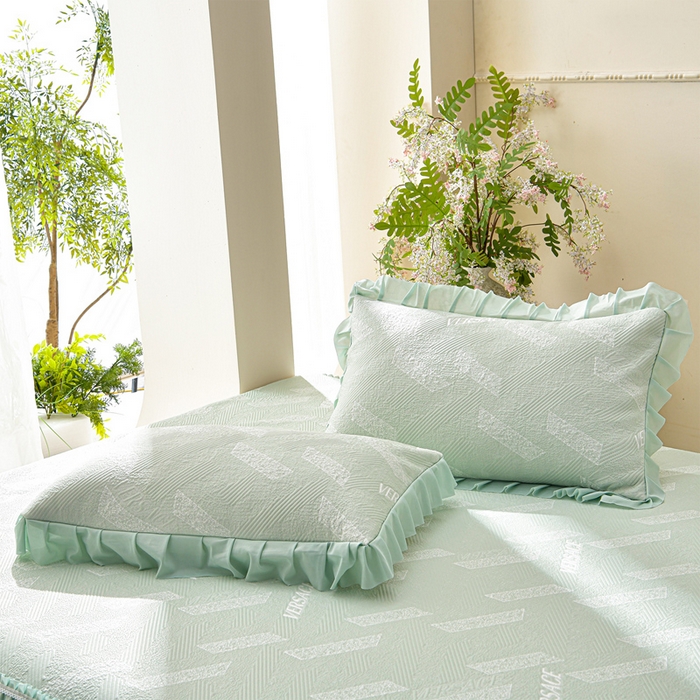 91家纺网 家纺一手货源 找家纺 绘萱家居 2026新款PE提花冰凉豆豆床裙款凉席席子凉席 帝塞纳-绿
