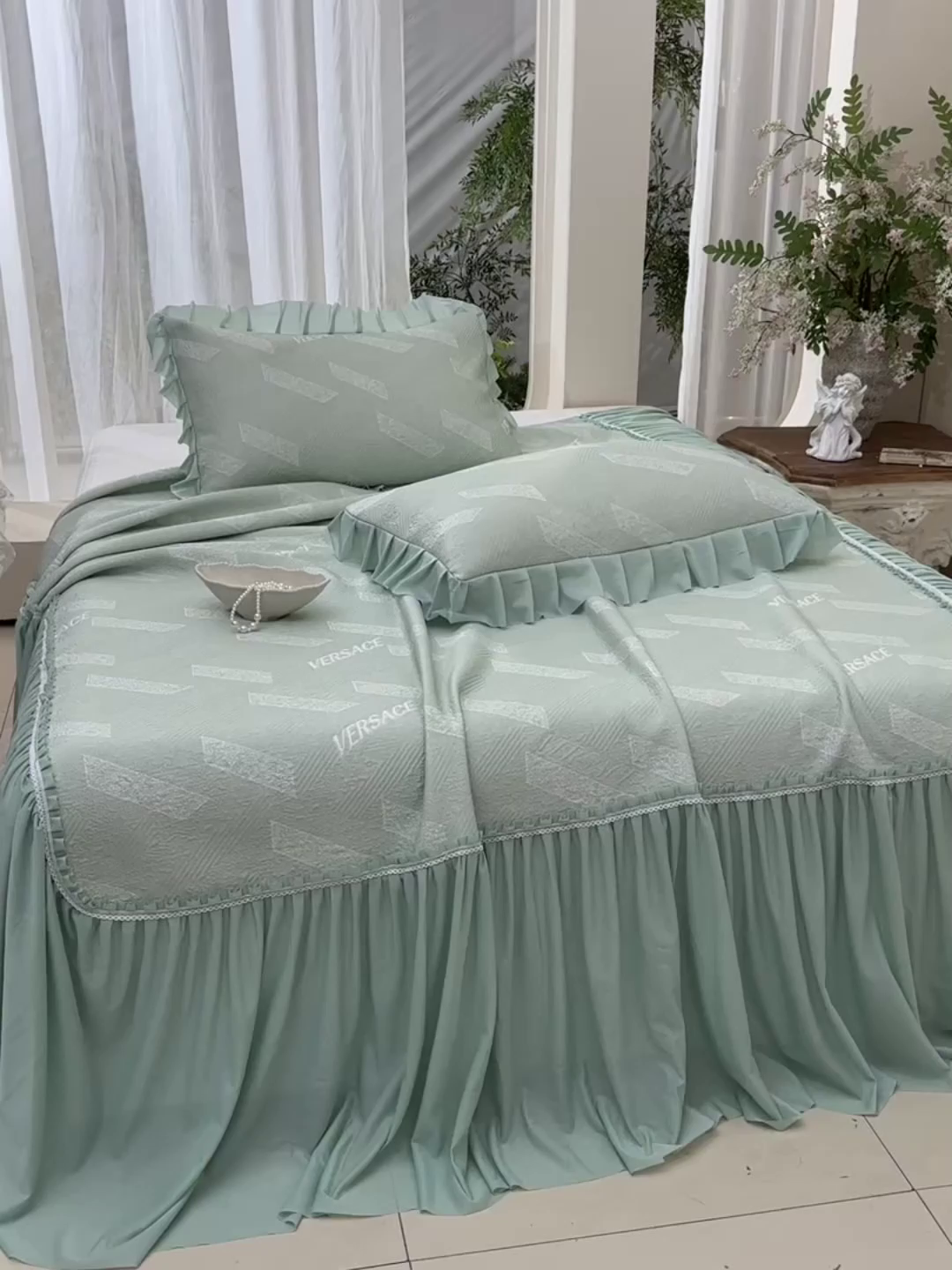 91家纺网 家纺一手货源 找家纺 绘萱家居 2026新款PE提花冰凉豆豆床裙款凉席席子凉席 帝塞纳-绿