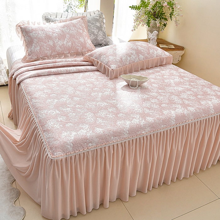 91家纺网 家纺一手货源 找家纺 绘萱家居 2026新款PE提花冰凉豆豆床裙款凉席席子凉席 浅雾玫瑰-粉