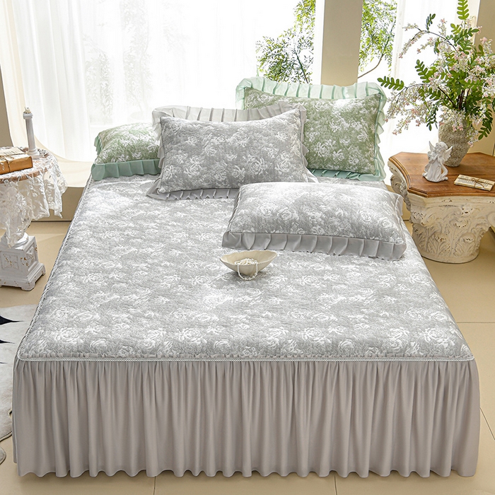 91家纺网 家纺一手货源 找家纺 绘萱家居 2026新款PE提花冰凉豆豆床裙款凉席席子凉席 浅雾玫瑰-灰