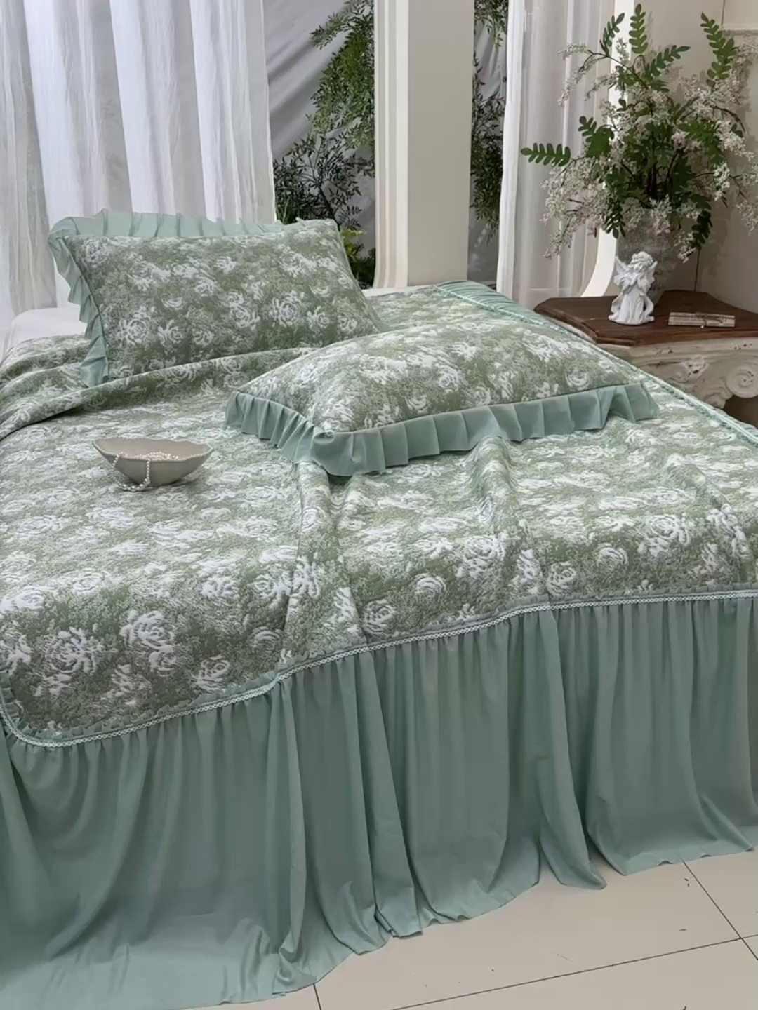 91家纺网 家纺一手货源 找家纺 绘萱家居 2026新款PE提花冰凉豆豆床裙款凉席席子凉席 浅雾玫瑰-绿