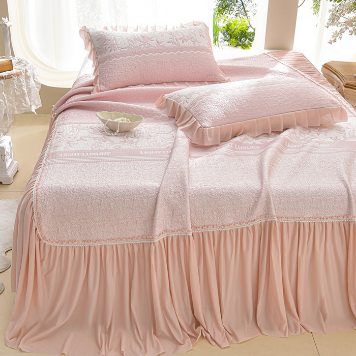 91家纺网 家纺一手货源 找家纺 绘萱家居 2026新款PE提花冰凉豆豆床裙款凉席席子凉席 清风叶蔓-粉