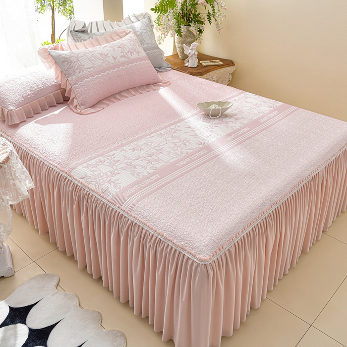 91家纺网 家纺一手货源 找家纺 绘萱家居 2026新款PE提花冰凉豆豆床裙款凉席席子凉席 清风叶蔓-粉