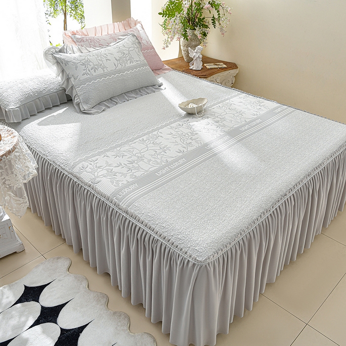 91家纺网 家纺一手货源 找家纺 绘萱家居 2026新款PE提花冰凉豆豆床裙款凉席席子凉席 清风叶蔓-灰