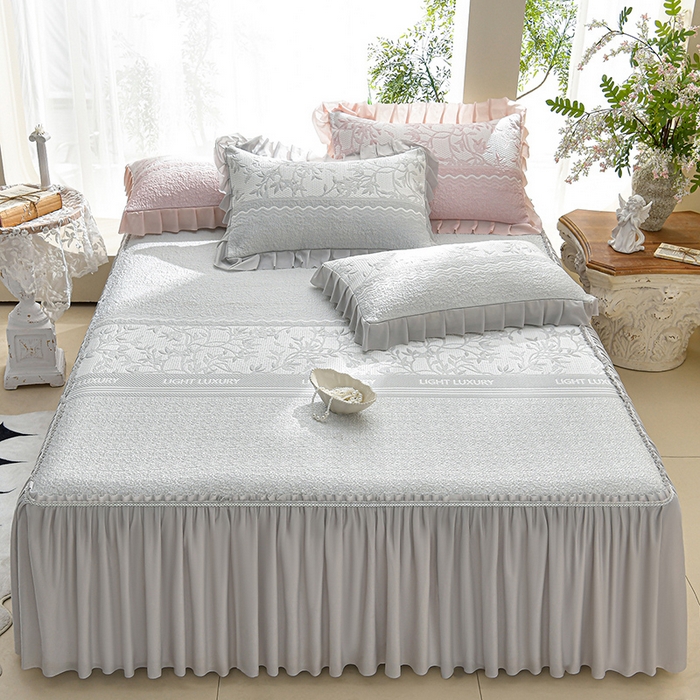 91家纺网 家纺一手货源 找家纺 绘萱家居 2026新款PE提花冰凉豆豆床裙款凉席席子凉席 清风叶蔓-灰