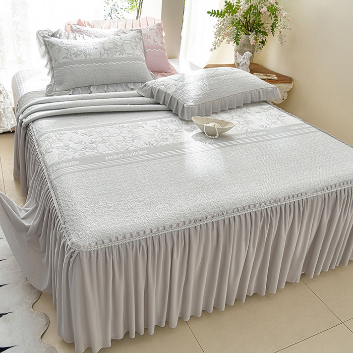 91家纺网 家纺一手货源 找家纺 绘萱家居 2026新款PE提花冰凉豆豆床裙款凉席席子凉席 清风叶蔓-灰